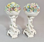CAPODIMONTE - par de esculturas em porcelana uma com restauro. med. 22 cm cada