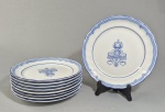 BIDASOA - CARLOS II Lote com 9 pratos de sobremesa em porcelana espanhola, decorados com elementos fitomórficos e detalhes em azul. Med. 20 cm