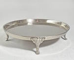Brasil, séc.XIX/XX - Antiga salva esmoleira com 4 pés altos, estilo D. Maria. Sem marca. Med. 28 x 07 cm.