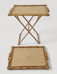 Conjunto composto por duas bandejas, uma com cavalete em Bambú e vime. Med.