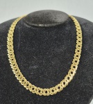 Elegante colar folheado a Ouro, med. 48 cm. Sem marca.