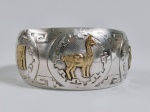 Bracelete Peruano em prata de lei 925 e 3 placas em Ouro. Contrastes 925 e 18K. Medida interna 7 cm ajustável e largura 4 cm.