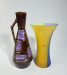 Lote com duas peças alemãs sendo: um vaso em vidro artistico, feito a mão "Soufle Bouche" e uma ceramica anos 50. marca não identificada. Med.