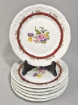 Lote com 5 pratos rasos em porcelana Schimidt decorados com flores e frisos dourados. Med.