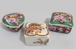 lote com 3 antigas e delicadas caixas em porcelana japonesa decoradas pássaros e flores. Medida maior:
