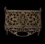 Antigo porta cartas Art Nouveau produzido em bronze cinzelado. Medindo 15x19x14 cm.