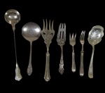 Lote contendo 7 peças para servir, produzidas em metal espessurado a prata, medidas e marcas variadas.