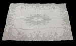 Toalha de mesa combeelissimo trabalho bordado floral. Medindo: 170 x 265 cm.
