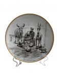 Vista Alegre - Antigo prato decorativo e comemorativo  Natal 2012 em porcelana.  Gravado desenhos e grafite de Candido Portinari " Sagrada Familia" e " os três reis magos". Manufatura e assinatura ao verso.  Medindo:  23cm.