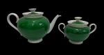 Brennand - Bule e açucareiro em porcelana esmtaltado na cor verde e filetes dourado. Medindo: 24 x 15,5 x 14,5 cm e 18 x 12 x 11,5 cm.