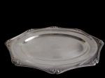 Wolff - Travessa produzida em metal espessurada a prata. Medindo: 47,5 x 34 x 3 cm.