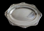 Wolff - Grande travessa produzida em metal espessurada a prata. Medindo: 41 x 28,5 x 3 cm.