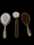 Antigo conjunto  para toilette produzido  em  metal espessurado a prata. Medindo: 28 x 10 cm, 24 x 8,5 cm, 18 x 3,2 cm e 7 x 2,5 cm.