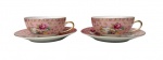 Par de xícaras de chá em porcelana italiana, esmaltada com rosas e detalhes dourados, acondicionadas em caixa original, medida da caixa 23 x 16 x 10,5 cm.