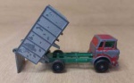 LESNEY  G.M.C TIPPER TRUCK n.26  escala 1/64  Fabricado na Inglaterra. Modelo metal die-cast. Objeto oriundo de coleção.