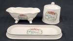 Tok & Stok. Conjunto para toilette em porcelana esmaltada. Medindo: 7,5 x 19 x 10 cm, 11 x 9 cm e 26 x 10 cm.