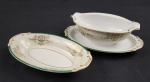 DRAGON CHINA JAPAN. Molheira e espinheira em porcelana japonesa, decoração floral e filetes em ouro, com listra verde sobre fundo marfim e branco. Manufatura no verso. Med.:7 x 24 x 16 cm e 3 x 22 x 13 cm.