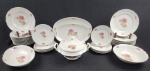 Real, Brasil. Aparelho de jantar em porcelana nacional, esmaltada, decoradas com delicado motivo floral em tons rosados e filetes dourados, composto de: 12 pratos fundos (4 x 24 cm), 8 pratos rasos (24 cm), 8 pratos de sobremesa (19 cm) (um com lascado na borda), sopeira )20 x 28 x 25 cm), 2 saladeiras (7 x 24 cm e 6 x 30 x 21 cm) e 2 travessas (37 x 23 cm e 32 x 20 cm). Alguns com desgastes no dourado.