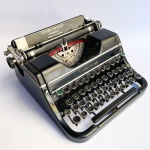 Máquina antiga: Underwood Champion de 1936, made in Canadá. Raro modelo de máquina com selo canadense. Funcionando.