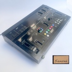 Som antigo: Processador de audio e video Sansui. AV99 - Cerca de 1986.Um processador de áudio e vídeo completo.Sem testes. Cerca de 50cm de largura.