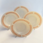 TERMO-RAY - Conjunto de quatro pratos para sopa em vidro opalinado com decoração laranja dita gravatinha. Med 22,5cm de diâmetro. Década de 60/70. 