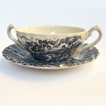 THE HUNTER by Myott - Antiga chávena em faiança inglesa no estilo Blue & White com cena de caça com paisagens detalhadas. Med pires 17cm xícara 6cm altura 12cm diâmetro. 