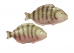 Duas travessas em faiança inglesa, representando peixe. Medindo: 52 x 26,5 x 4,5 cm. Uma travessa apresente fio de cabelo e outra com manchas de tempo.
