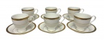 Royal bone chine, english - Seis xicaras para chá em porcelana na cor branca, esmaltado com filetes e detalhes em ouro.