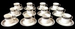Steatita - Doze xícaras para cafezinho, em porcelana na cor branca esmaltada com detalhes e filetes em prata.