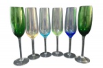 Antigo conjunto com 6 taças, confeccionado em demi cristal, com diferentes cores; Medindo 25 x 6,5 cm