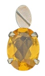 PRATA DE LEI - Pingente confeccionado em prata , com pedra de citrino na forma oval, pesando 3 gramas e 18 kts; Medindo 3,5 x 1,5 cm