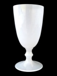 OPALINA - Taça confeccionado em vidro opalinado francês, no tom lilás; Medindo 13 X 6,5 cm