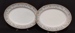 Noritake, coleção Polonaise, porcelana japonesa Policromada Oriental com bordas e flores ornadas a ouro contendo duas travessas medindo 41 X 31 cm.Manufatura no verso.