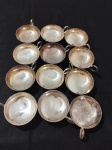 Lote composto por doze taças para sorvete em metal espessurado a prata. Acompanha 12 colheres da marca "Eberle". Valor R$