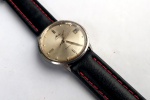 Vintage Coleção, Restauração, Relógio Mido Ocean Star, Automático, 1960`s, Caixa em Aço medindo 33mm de diâmetro, Acrílico Original com micro assinatura Mido no centro, Mostrador clássico prateado, cifras polidas em relevo, Calendário. Segundeiro Central. Coroa original assinada. Fundo inteiriço assinado. (este modelo se abre retirando o acrílico). Máquina original parada. Muito tempo guardado. Precisa colocar revisão emk dia. Pulseira nova em couro.