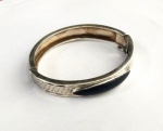 Vintage Jóias, Bracelete em Prata de Lei, com Pedra Gota natural, medindo 6,4cm de diâmetro externo. Possui 1cm de largura, e 5,5cm de diâmetro interno. Fecho baioneta. Peso total 24,3gr