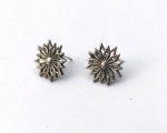 Vintage Jóias, Par de Brincos em Prata de Lei, Florais com Cristais Filigranados, medindo 1,4cm. Peso total 2,91gr