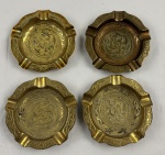 Quatro cinzeiros em bronze de coleção, anos 70, ricamente cinzelado. Medindo: 11 cm.