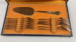 HÉRCULES INOX. Serviço para bolo, acondicionado em estojo original de época.