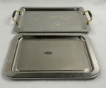 Bandeja com formato retangular com alças em metal espessurada e bandeja em inox. Medindo:  35 x 25 cm e 42 x 25 cm.