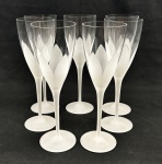 NATAN - Sete taças para vinho tinto da Coleção "Flor de Lótus" em cristal jateado. Medindo; 23 x 7,5 cm. Um bicado