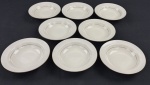 RC Bone China by Noritake, Japan. Oito tigelas em porcelana esmaltada, em tom marfim, com bordas decoradas em relevo com arabescos e delicado friso em ouro na borda, com acabamento refinado e decoração em baixo-relevo. Medidas; 3 x 15 cm.