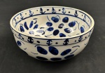 Monte Sião - Bowl em porcelana com detalhes no tom azul cobalto. 9 x 22cm.