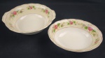 GRINDLEY, Inglaterra. Duas saladeiras em faiança inglesa esmaltada, decoração floral em policromia sobre fundo bege e amarelo, detalhes a ouro. Marcado. Cerca de 1900. Medindo:  7 x 23 x 20 cm e 8 x 26 x 24 cm