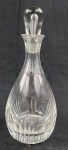 Garrafa de grosso cristal com tampa. medindo 30cm.