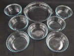 Marinex.  Conjunto em vidro incolor, composto por 1 saladeira (6 x 27 cm) e 7 bowls (6 x 15 cm). Total de 8 peças.
