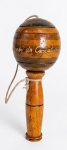 Bilboquê em madeira nobre. Souvenir: "Lembr. da Cascatinha". Brinquedo comum nos 1950/60/70. Med.: 18 cm.