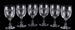 Conjunto com 6 copos em cristal para vinho branco. Lapidação em baixo relevo com guirlandas e laçarotes ao gosto S. Louis. Med.: 13 x 5,5cm.