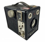 Câmera fotográfica analógica do tipo BOX da marca KAPSA.