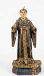 Escultura de Santo Antonio em madeira. Med.: 24x6x10,5. Obs: Peça sem as mãos.